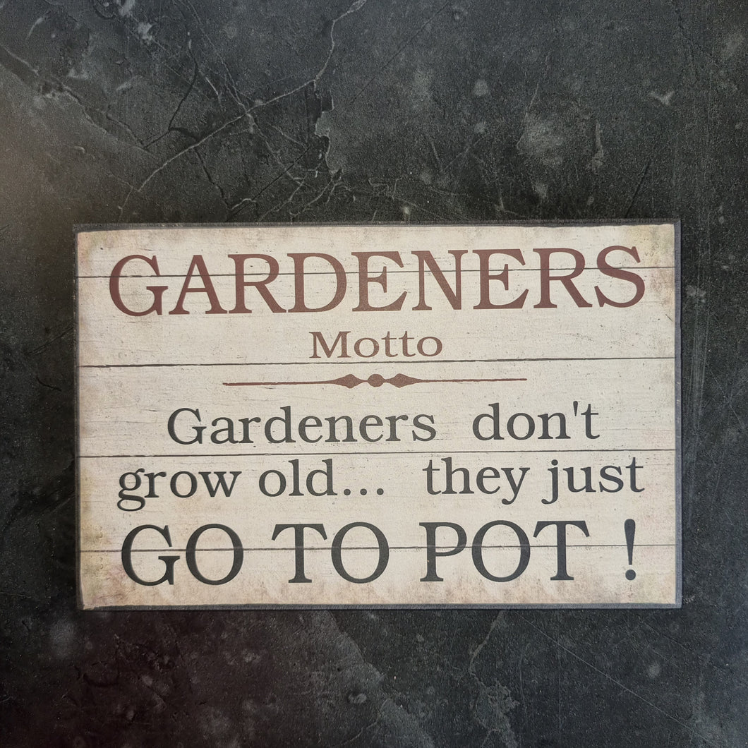 Wooden Sign Gardeners Motto Go To Pot Funny Gift Message Plaque Home Decor 25x16cm