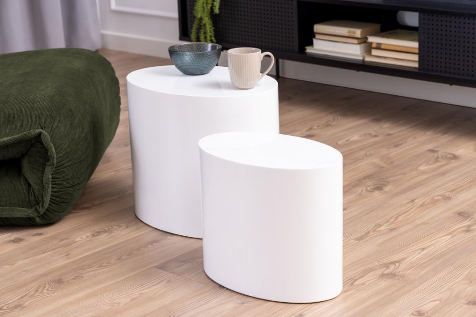 close up of the mice white high gloss coffee table set