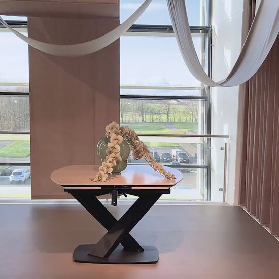 video showcasing how the Morella dining table extends