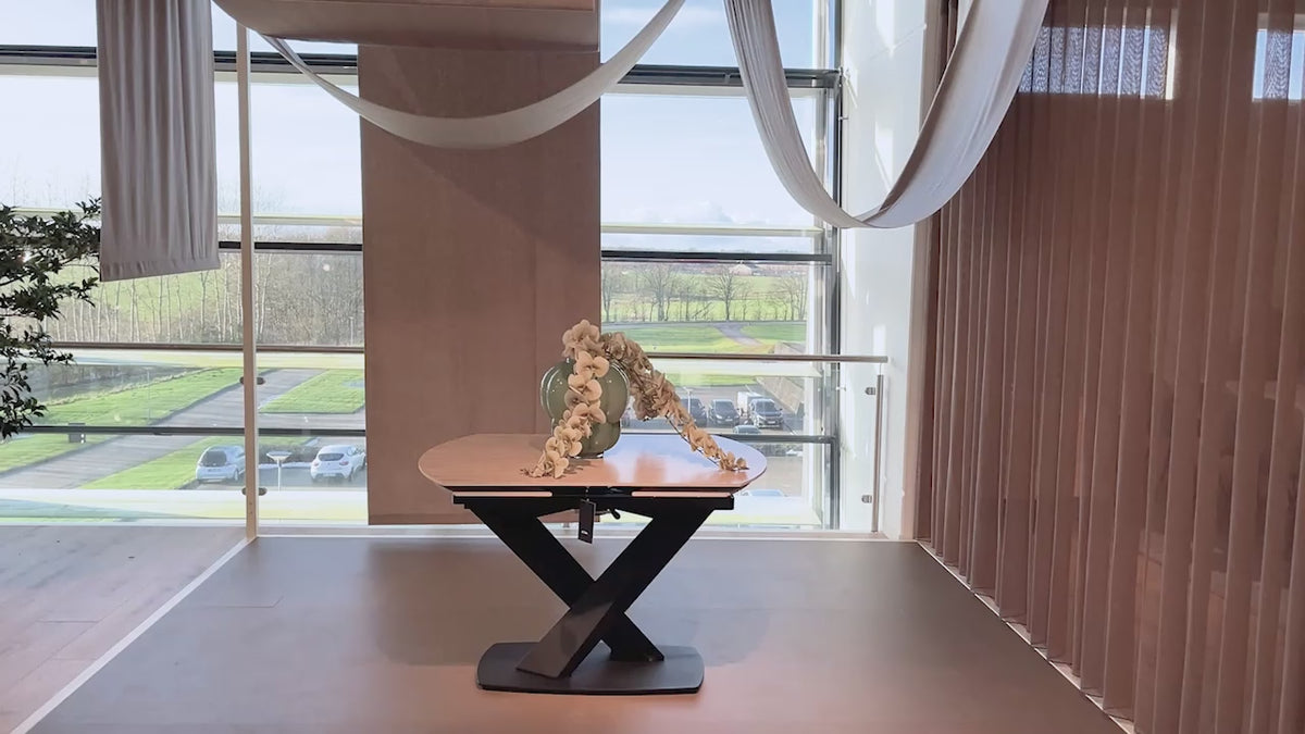video showcasing how the Morella dining table extends
