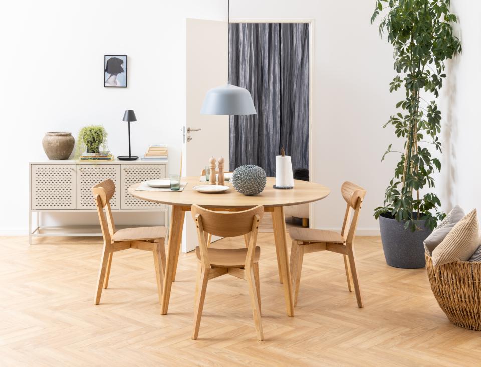 Roxby Round Large Oak Stained Dining Table Large 140cm Spacious Top
